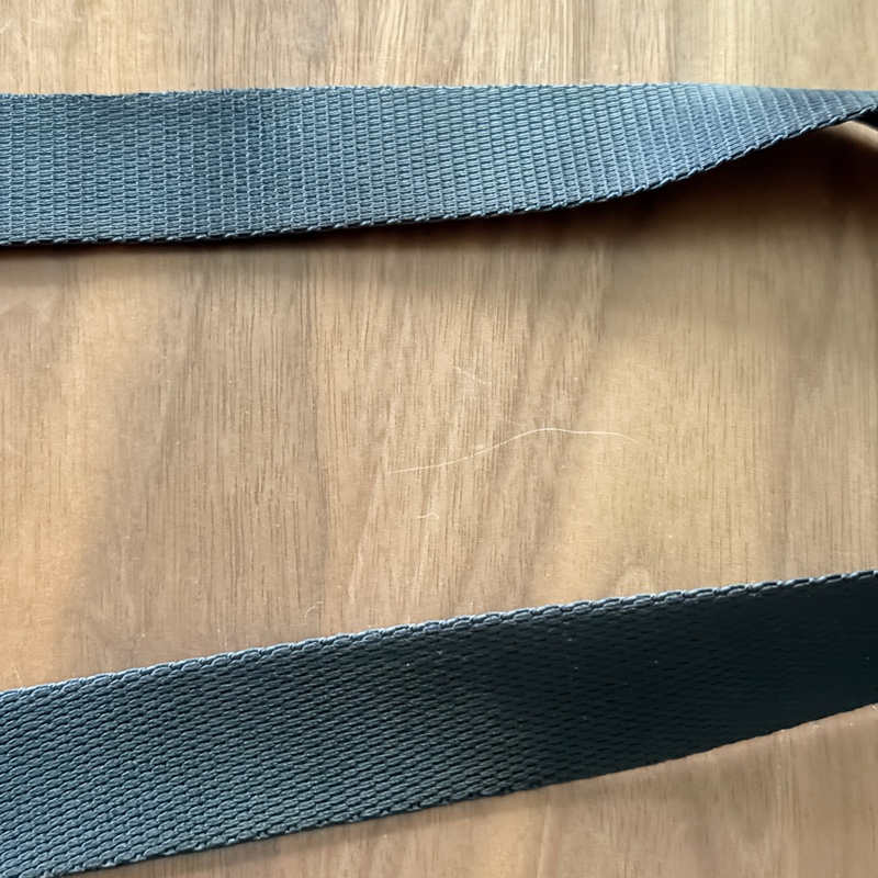 8新✨輕鬆出門超方便的 PRADA 經典尼龍 黑色斜背包 很輕 肩背到斜背都可以-65