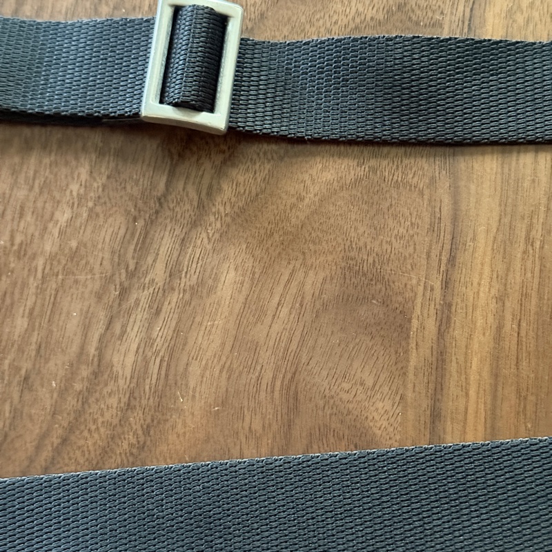 8新✨輕鬆出門超方便的 PRADA 經典尼龍 黑色斜背包 很輕 肩背到斜背都可以-67