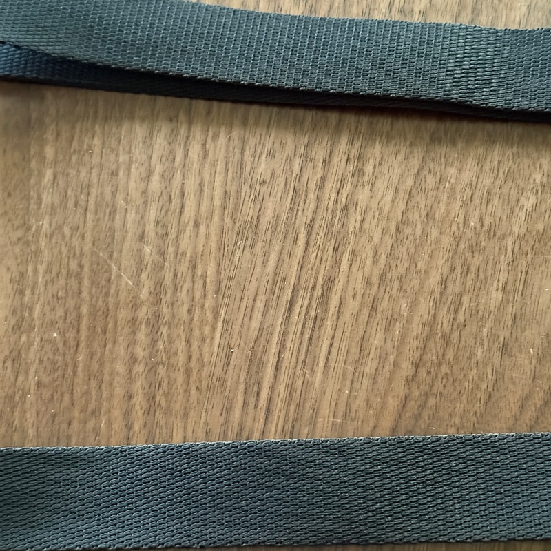 8新✨輕鬆出門超方便的 PRADA 經典尼龍 黑色斜背包 很輕 肩背到斜背都可以-69