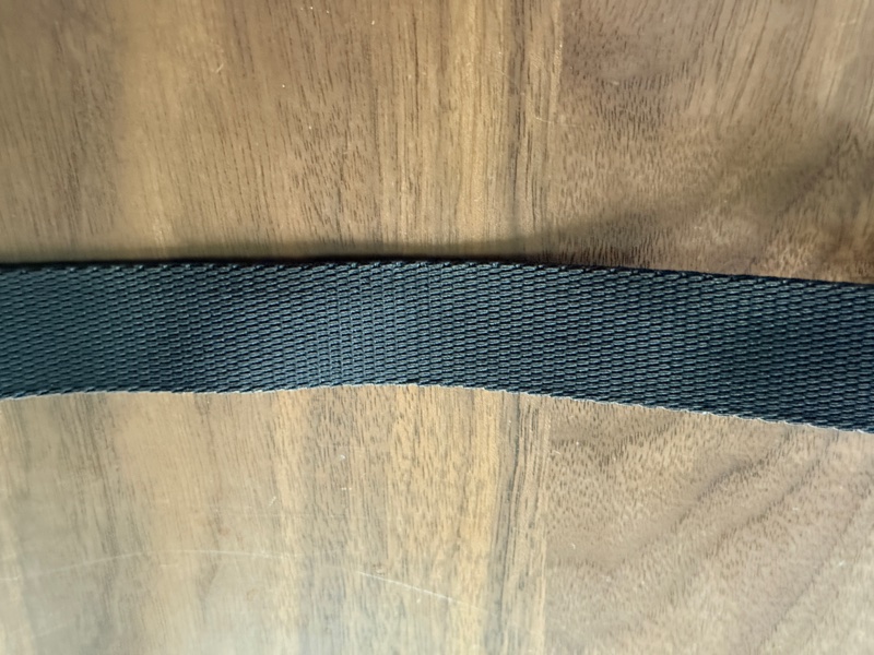 8新✨輕鬆出門超方便的 PRADA 經典尼龍 黑色斜背包 很輕 肩背到斜背都可以-16