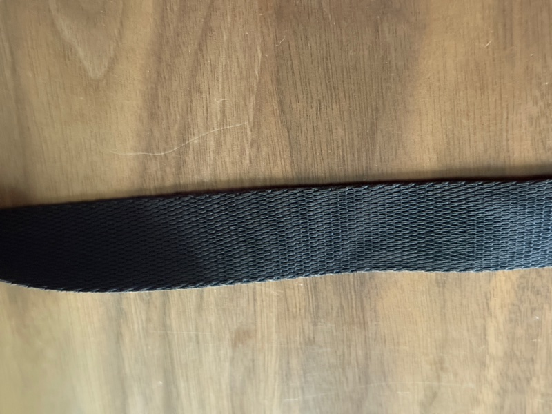 8新✨輕鬆出門超方便的 PRADA 經典尼龍 黑色斜背包 很輕 肩背到斜背都可以-17