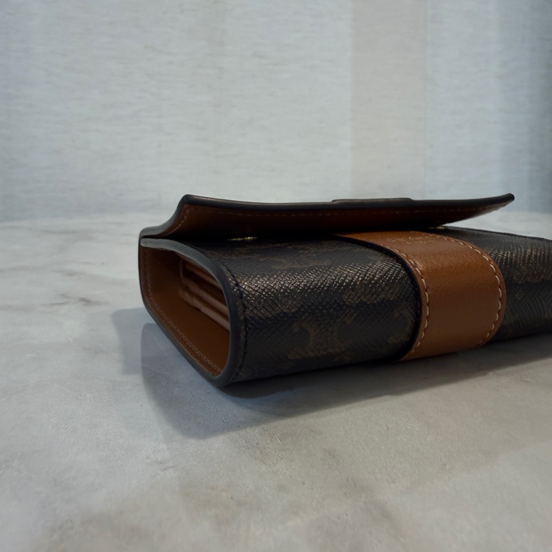 Celine PVC咖牛皮霧金釦三折短夾-6