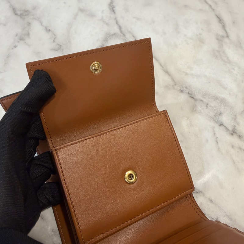 Celine PVC咖牛皮霧金釦三折短夾-11