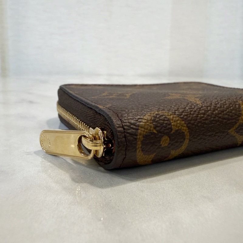 LV 原花金釦ㄇ拉零錢卡包M60067-8