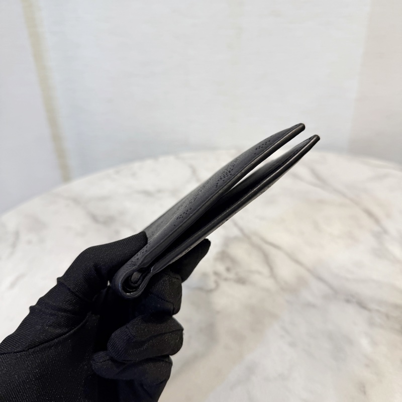 Balenciaga 黑牛皮雷射洞洞對開8卡短夾-3