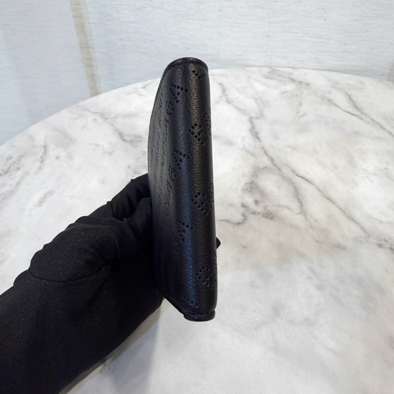 Balenciaga 黑牛皮雷射洞洞對開8卡短夾-5