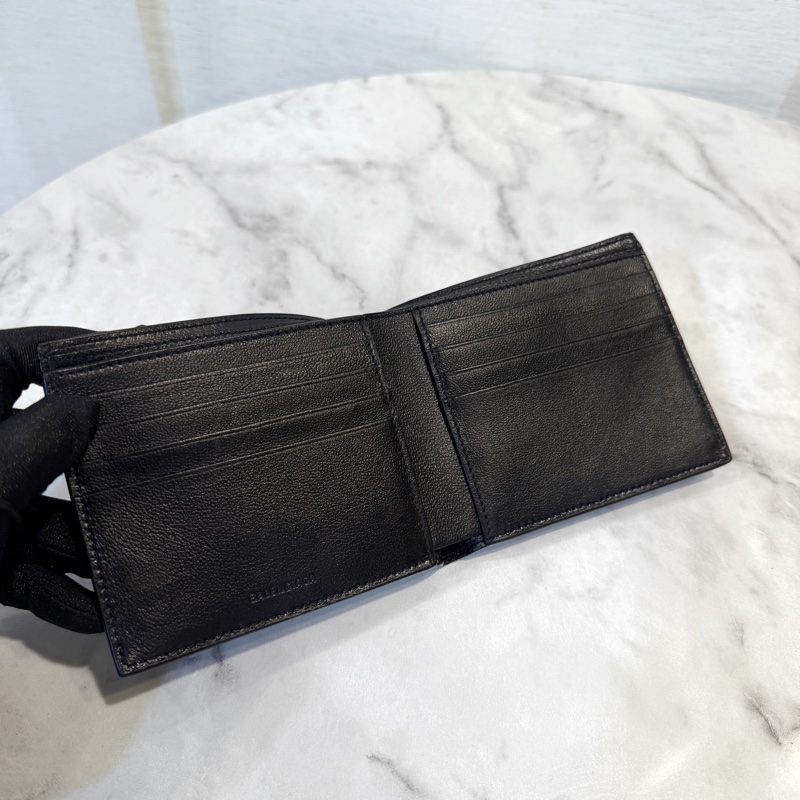 Balenciaga 黑牛皮雷射洞洞對開8卡短夾-6
