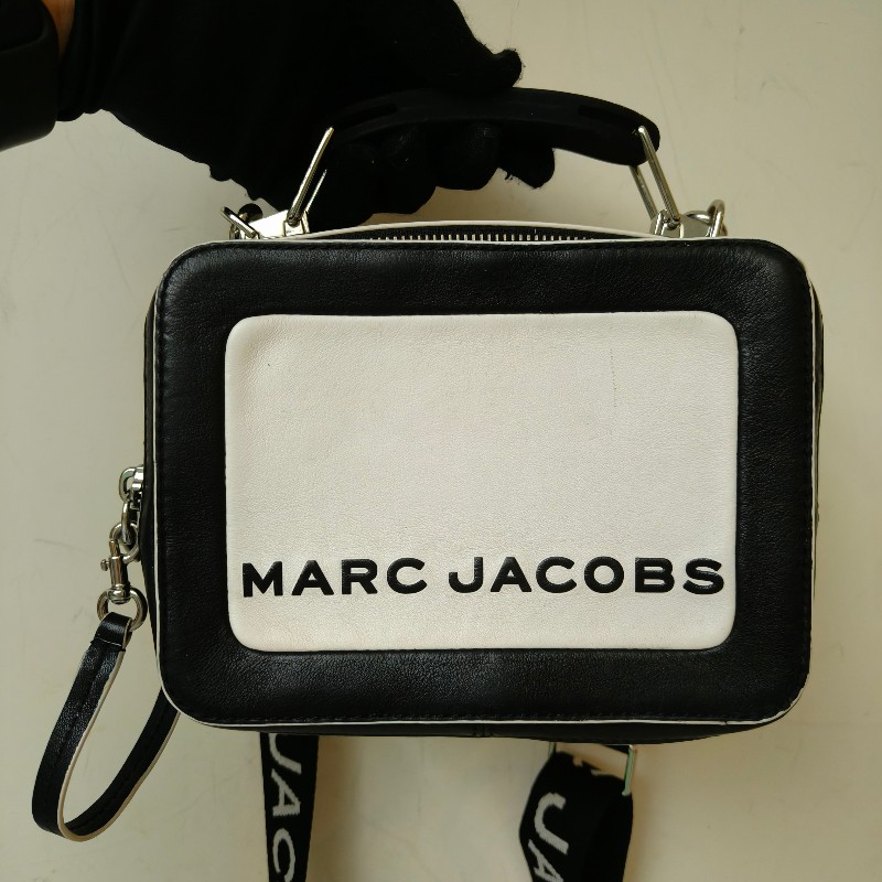 ‼️母親節狂降🫅‼️（原$4800）只到5/10⏰㊣✨ Marc Jacobs✨馬克·雅各布斯 MJ THE MINI BOX BAG20 黑白 牛皮 餐盒包 手提包 肩背包 斜背包/二手精品/二手包/保證正品-1