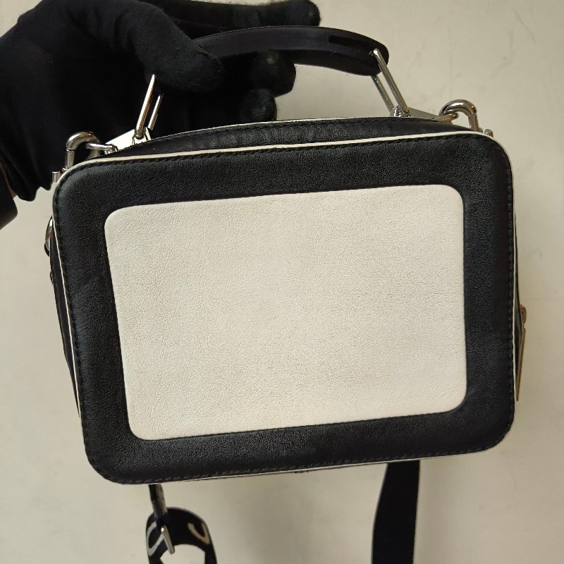 ‼️母親節狂降🫅‼️（原$4800）只到5/10⏰㊣✨ Marc Jacobs✨馬克·雅各布斯 MJ THE MINI BOX BAG20 黑白 牛皮 餐盒包 手提包 肩背包 斜背包/二手精品/二手包/保證正品-3