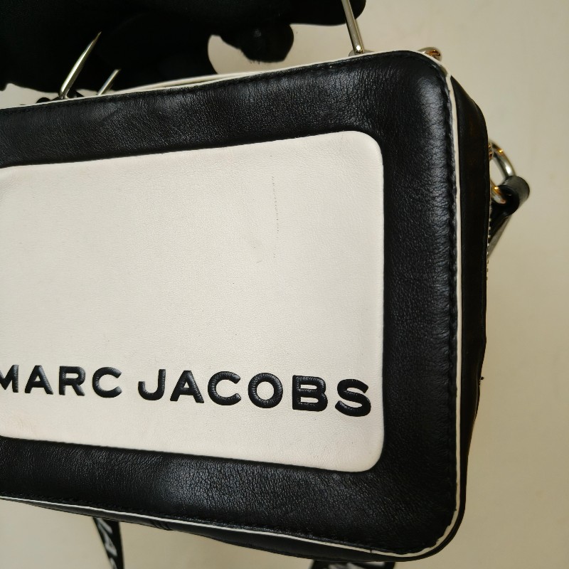 ‼️母親節狂降🫅‼️（原$4800）只到5/10⏰㊣✨ Marc Jacobs✨馬克·雅各布斯 MJ THE MINI BOX BAG20 黑白 牛皮 餐盒包 手提包 肩背包 斜背包/二手精品/二手包/保證正品-11