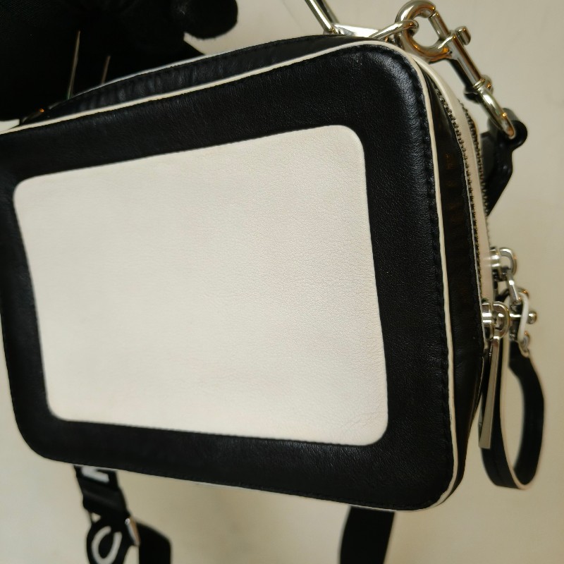 ‼️母親節狂降🫅‼️（原$4800）只到5/10⏰㊣✨ Marc Jacobs✨馬克·雅各布斯 MJ THE MINI BOX BAG20 黑白 牛皮 餐盒包 手提包 肩背包 斜背包/二手精品/二手包/保證正品-16