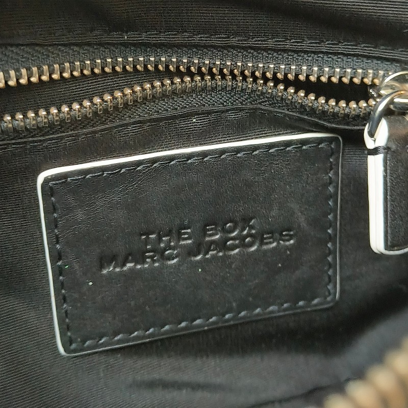 ‼️母親節狂降🫅‼️（原$4800）只到5/10⏰㊣✨ Marc Jacobs✨馬克·雅各布斯 MJ THE MINI BOX BAG20 黑白 牛皮 餐盒包 手提包 肩背包 斜背包/二手精品/二手包/保證正品-31