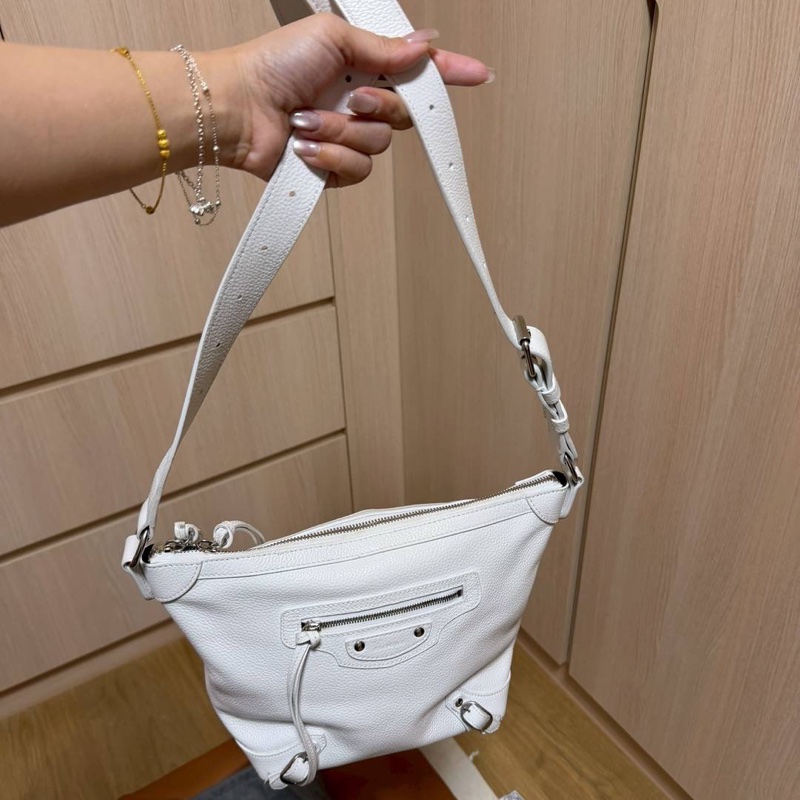 BALENCIAGA 巴黎世家 XS Neo Classic Hobo Bag 白色 經典鉚釘 機車包 斜背包-0