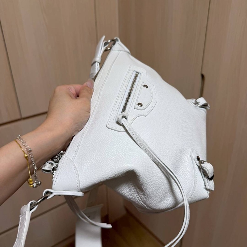 BALENCIAGA 巴黎世家 XS Neo Classic Hobo Bag 白色 經典鉚釘 機車包 斜背包-1