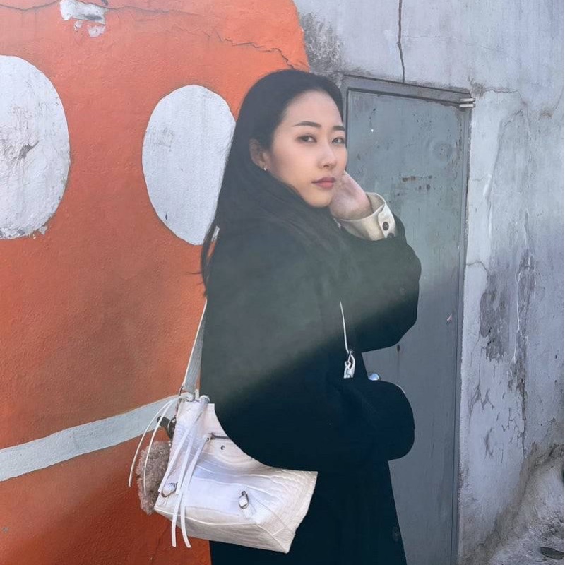 BALENCIAGA 巴黎世家 XS Neo Classic Hobo Bag 白色 經典鉚釘 機車包 斜背包-2
