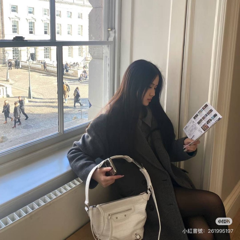 BALENCIAGA 巴黎世家 XS Neo Classic Hobo Bag 白色 經典鉚釘 機車包 斜背包-3