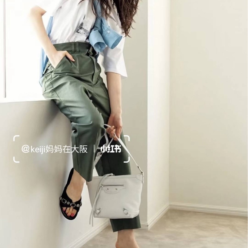 BALENCIAGA 巴黎世家 XS Neo Classic Hobo Bag 白色 經典鉚釘 機車包 斜背包-9