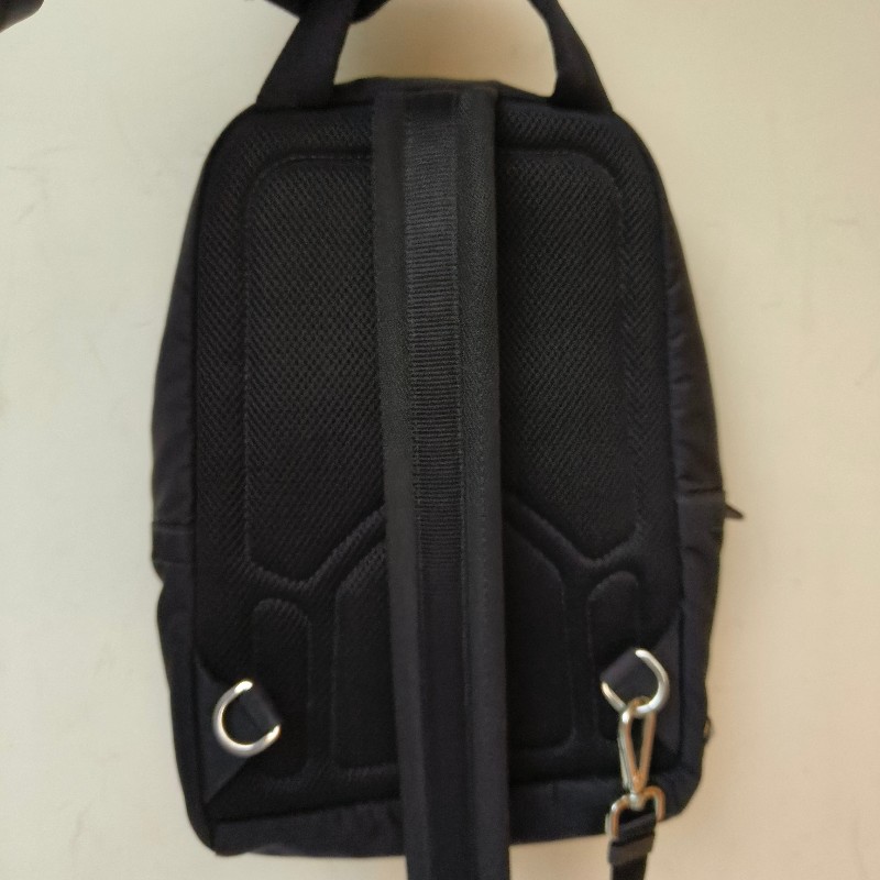 ‼️母親節狂降🫅‼️（原$39800）只到5/10⏰【8成新】㊣✨PRADA✨普拉達 黑色 帆布 口袋 胸前包 單車包 斜跨包/二手包/二手精品🌳二手樹屋🌳-3