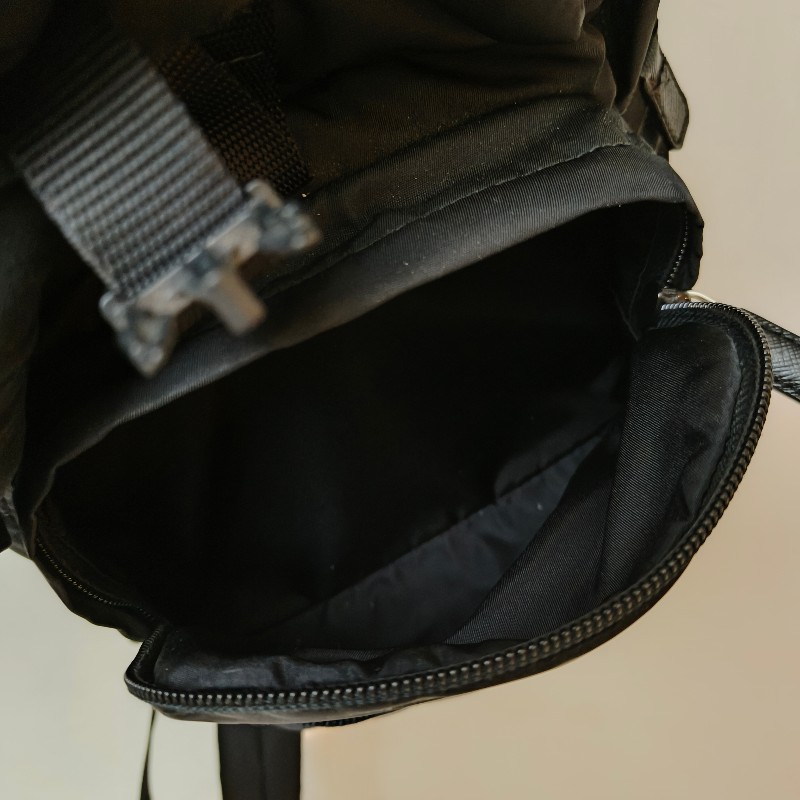 ‼️母親節狂降🫅‼️（原$39800）只到5/10⏰【8成新】㊣✨PRADA✨普拉達 黑色 帆布 口袋 胸前包 單車包 斜跨包/二手包/二手精品🌳二手樹屋🌳-20