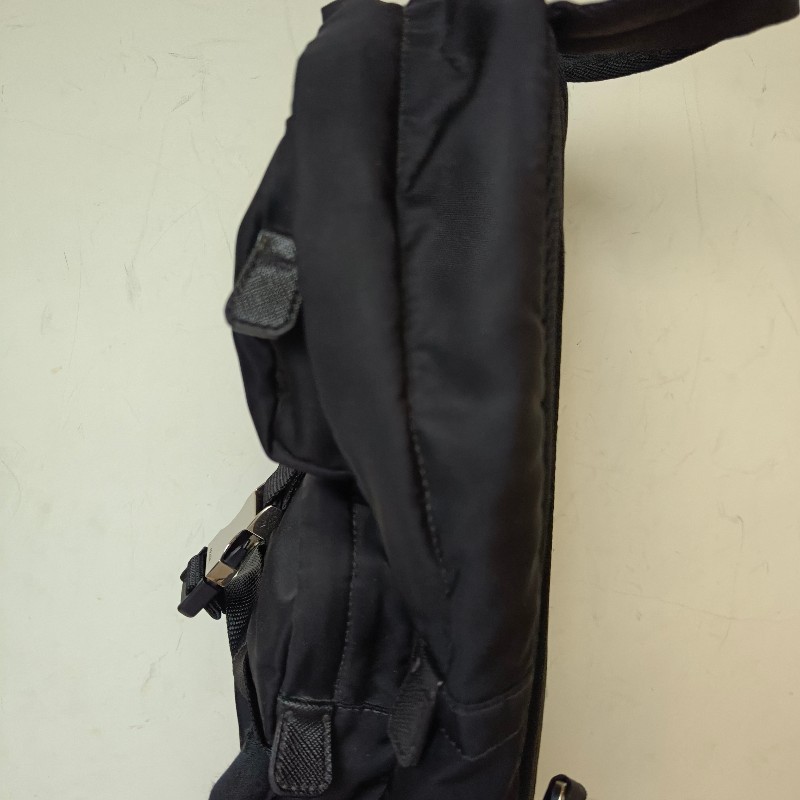 ‼️母親節狂降🫅‼️（原$39800）只到5/10⏰【8成新】㊣✨PRADA✨普拉達 黑色 帆布 口袋 胸前包 單車包 斜跨包/二手包/二手精品🌳二手樹屋🌳-22