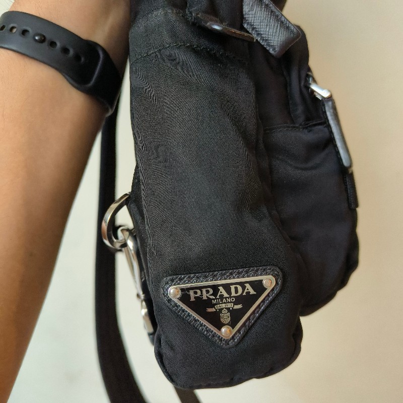 ‼️母親節狂降🫅‼️（原$39800）只到5/10⏰【8成新】㊣✨PRADA✨普拉達 黑色 帆布 口袋 胸前包 單車包 斜跨包/二手包/二手精品🌳二手樹屋🌳-32