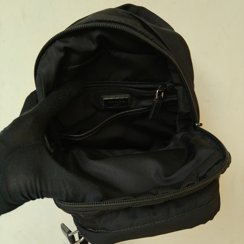 ‼️母親節狂降🫅‼️（原$39800）只到5/10⏰【8成新】㊣✨PRADA✨普拉達 黑色 帆布 口袋 胸前包 單車包 斜跨包/二手包/二手精品🌳二手樹屋🌳-35