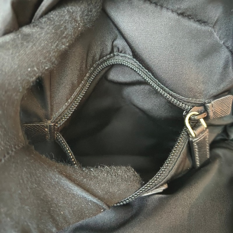 ‼️母親節狂降🫅‼️（原$39800）只到5/10⏰【8成新】㊣✨PRADA✨普拉達 黑色 帆布 口袋 胸前包 單車包 斜跨包/二手包/二手精品🌳二手樹屋🌳-37