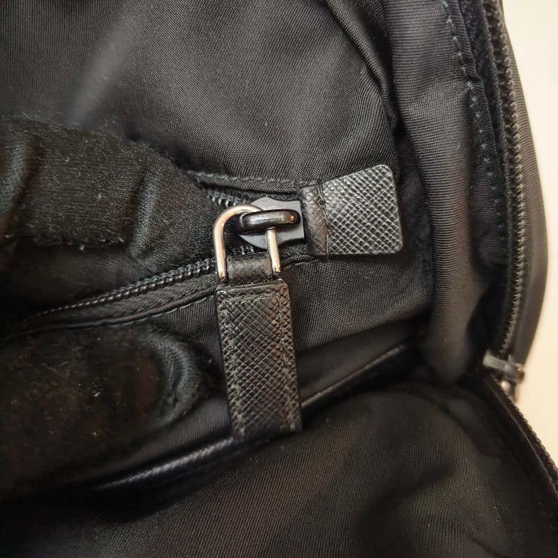 ‼️母親節狂降🫅‼️（原$39800）只到5/10⏰【8成新】㊣✨PRADA✨普拉達 黑色 帆布 口袋 胸前包 單車包 斜跨包/二手包/二手精品🌳二手樹屋🌳-38