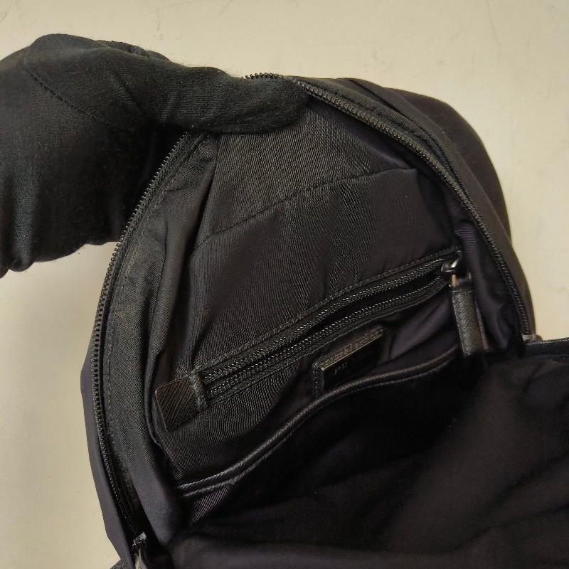 ‼️母親節狂降🫅‼️（原$39800）只到5/10⏰【8成新】㊣✨PRADA✨普拉達 黑色 帆布 口袋 胸前包 單車包 斜跨包/二手包/二手精品🌳二手樹屋🌳-42