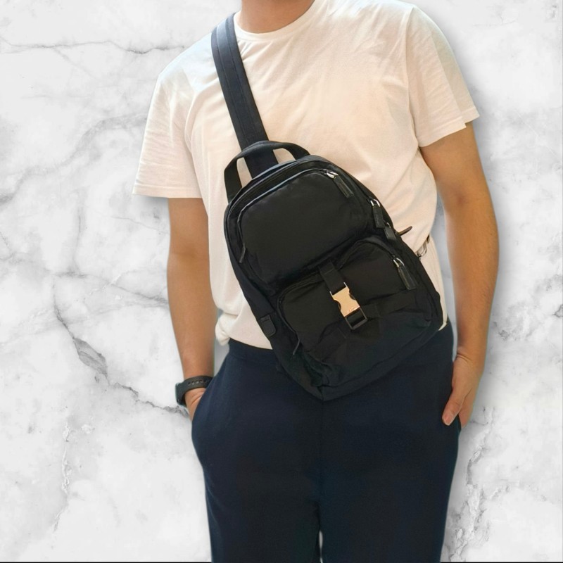 ‼️母親節狂降🫅‼️（原$39800）只到5/10⏰【8成新】㊣✨PRADA✨普拉達 黑色 帆布 口袋 胸前包 單車包 斜跨包/二手包/二手精品🌳二手樹屋🌳-43