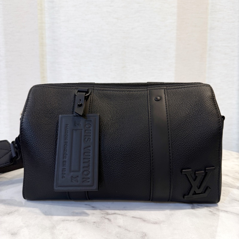 LV 黑牛皮黑釦Keepall 25斜背包-0