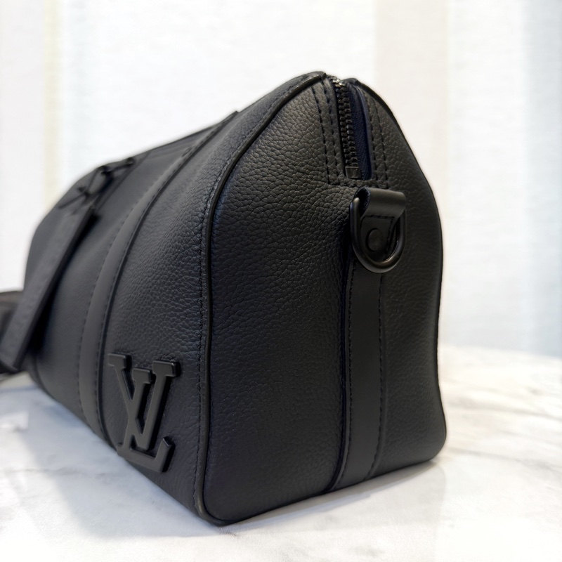 LV 黑牛皮黑釦Keepall 25斜背包-1