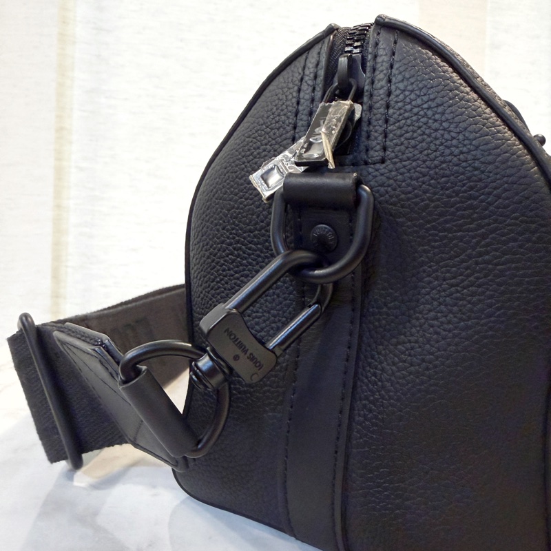 LV 黑牛皮黑釦Keepall 25斜背包-3