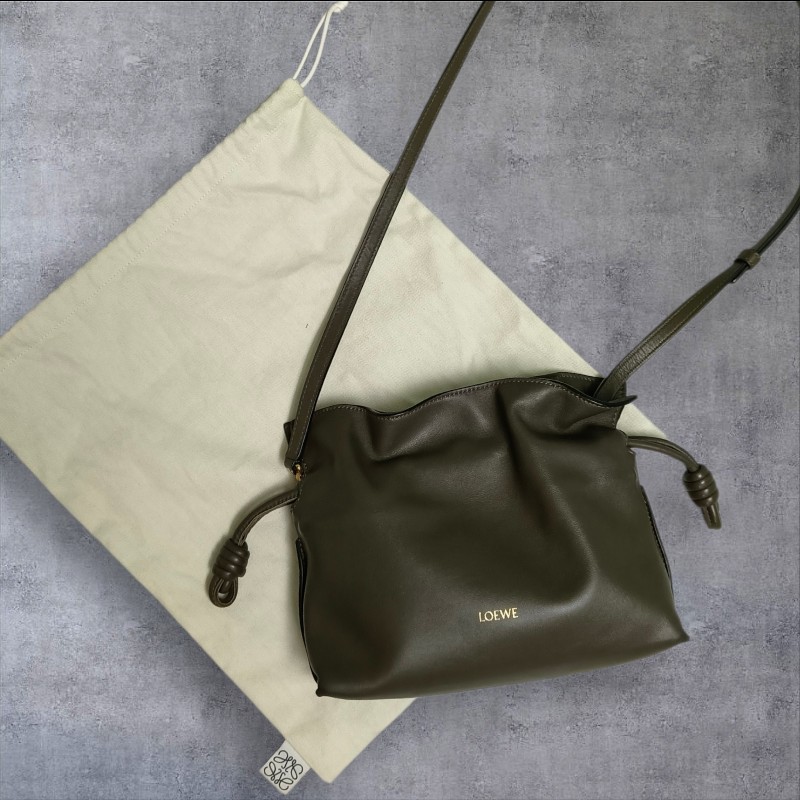 ‼️母親節狂降🫅‼️（原$32800）只到5/10⏰【8成新】㊣✨ LOEWE ✨（附購證/防塵袋）羅威 Flamenco 綠色 小羊皮 束口 福袋包 肩背包 斜背包/二手包/二手精品🌳二手樹屋🌳-1