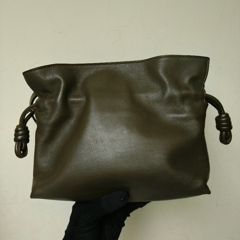 ‼️母親節狂降🫅‼️（原$32800）只到5/10⏰【8成新】㊣✨ LOEWE ✨（附購證/防塵袋）羅威 Flamenco 綠色 小羊皮 束口 福袋包 肩背包 斜背包/二手包/二手精品🌳二手樹屋🌳-4