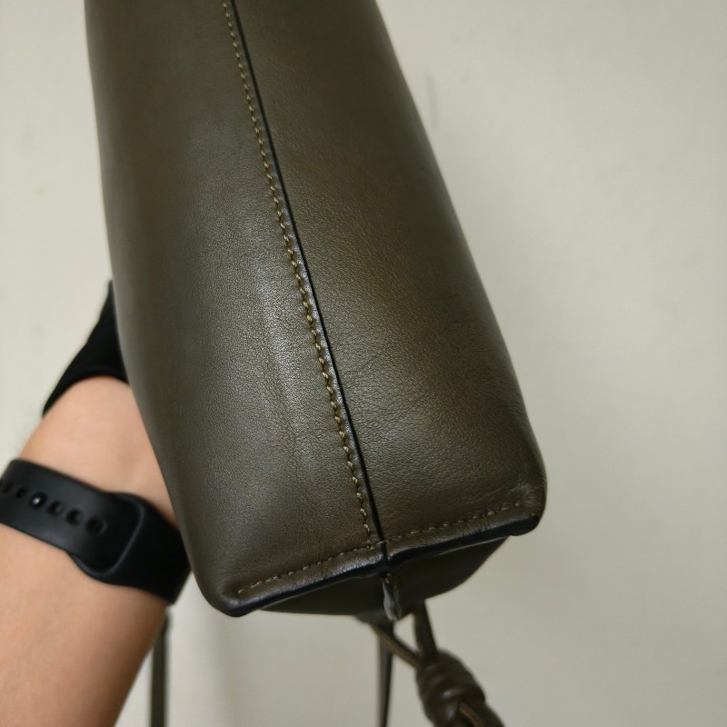 ‼️母親節狂降🫅‼️（原$32800）只到5/10⏰【8成新】㊣✨ LOEWE ✨（附購證/防塵袋）羅威 Flamenco 綠色 小羊皮 束口 福袋包 肩背包 斜背包/二手包/二手精品🌳二手樹屋🌳-12