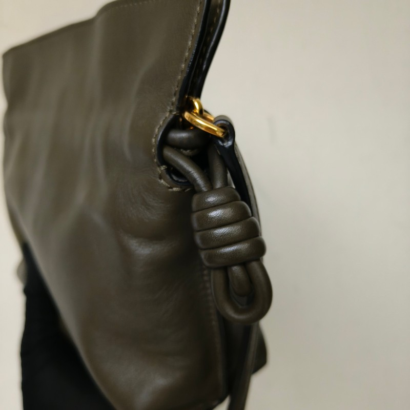 ‼️母親節狂降🫅‼️（原$32800）只到5/10⏰【8成新】㊣✨ LOEWE ✨（附購證/防塵袋）羅威 Flamenco 綠色 小羊皮 束口 福袋包 肩背包 斜背包/二手包/二手精品🌳二手樹屋🌳-22