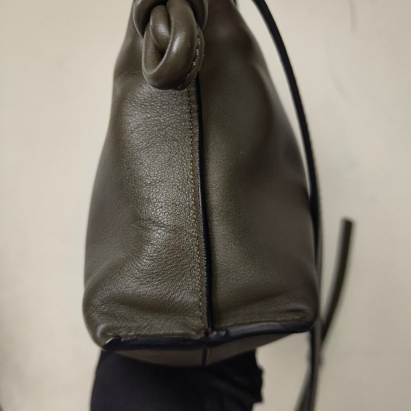 ‼️母親節狂降🫅‼️（原$32800）只到5/10⏰【8成新】㊣✨ LOEWE ✨（附購證/防塵袋）羅威 Flamenco 綠色 小羊皮 束口 福袋包 肩背包 斜背包/二手包/二手精品🌳二手樹屋🌳-23