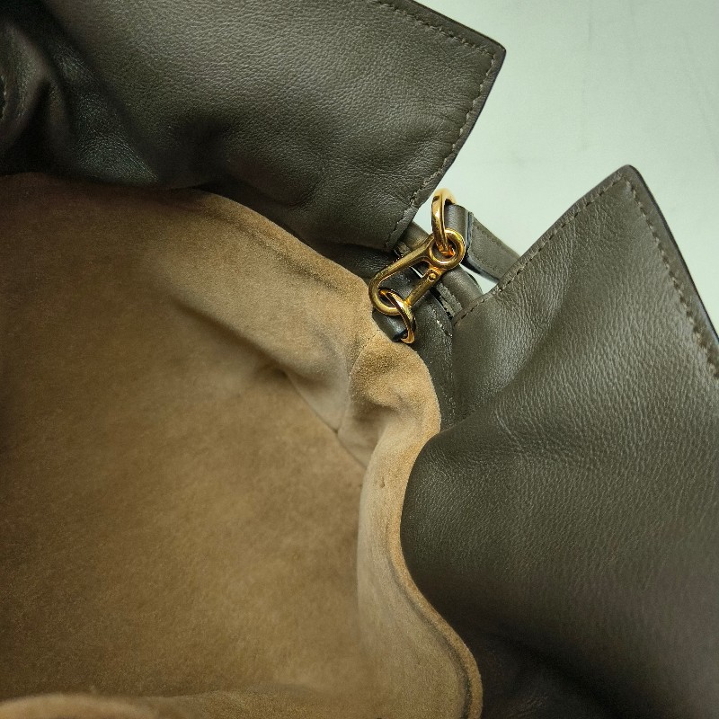 ‼️母親節狂降🫅‼️（原$32800）只到5/10⏰【8成新】㊣✨ LOEWE ✨（附購證/防塵袋）羅威 Flamenco 綠色 小羊皮 束口 福袋包 肩背包 斜背包/二手包/二手精品🌳二手樹屋🌳-31