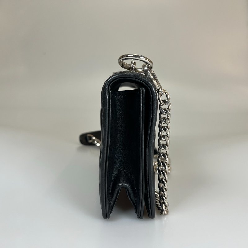 MIUMIU  黑銀褶皺掀蓋斜挎包-2