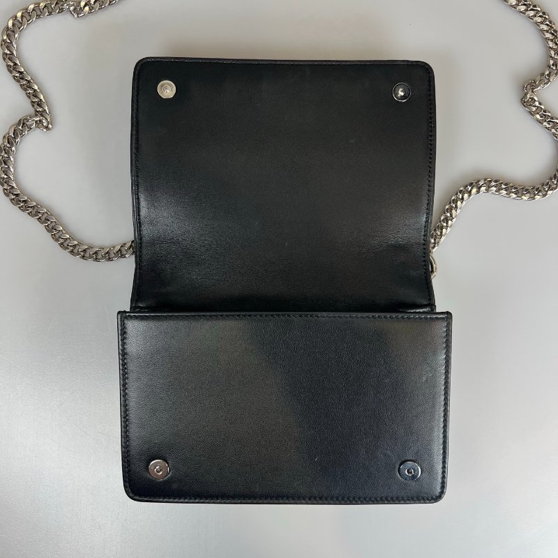 MIUMIU  黑銀褶皺掀蓋斜挎包-5