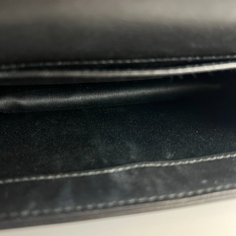 MIUMIU  黑銀褶皺掀蓋斜挎包-6