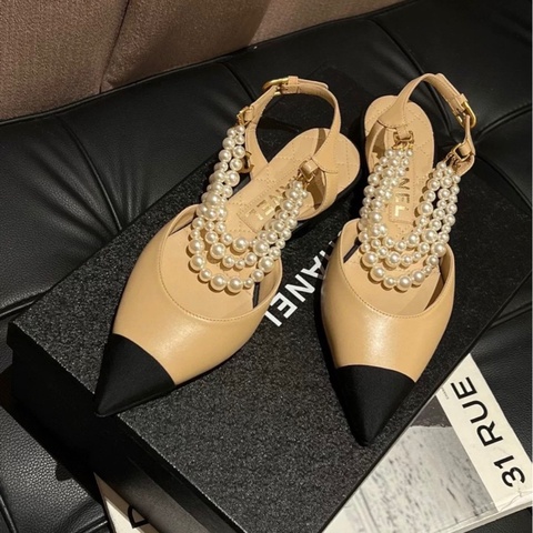 Chanel 香奈兒 珍珠尖頭 米色拼黑色 羊皮鞋面 緞面鞋頭 鏈條⛓️珍珠 38.5碼