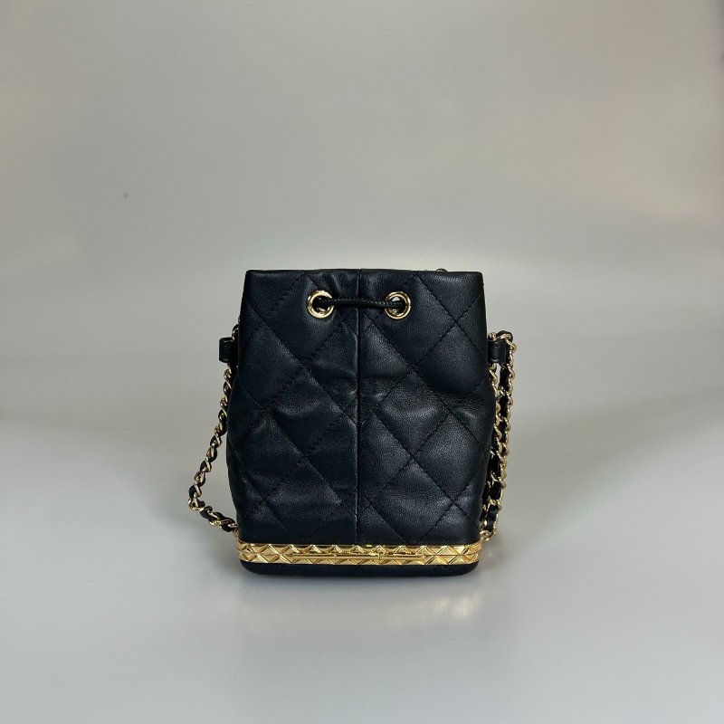 CHANEL 抽繩水桶包 黑金  32開-1