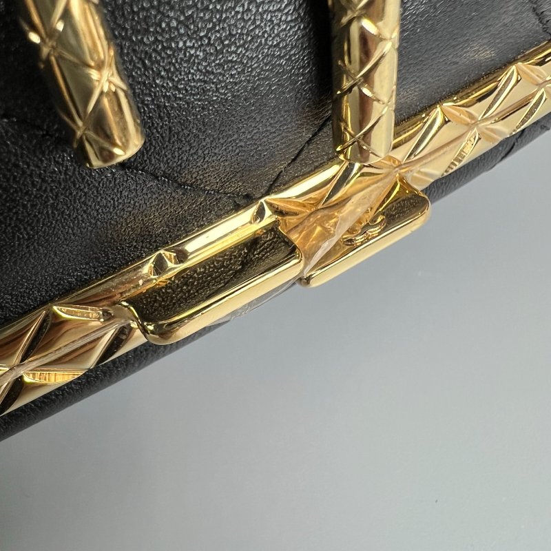 CHANEL 抽繩水桶包 黑金  32開-8