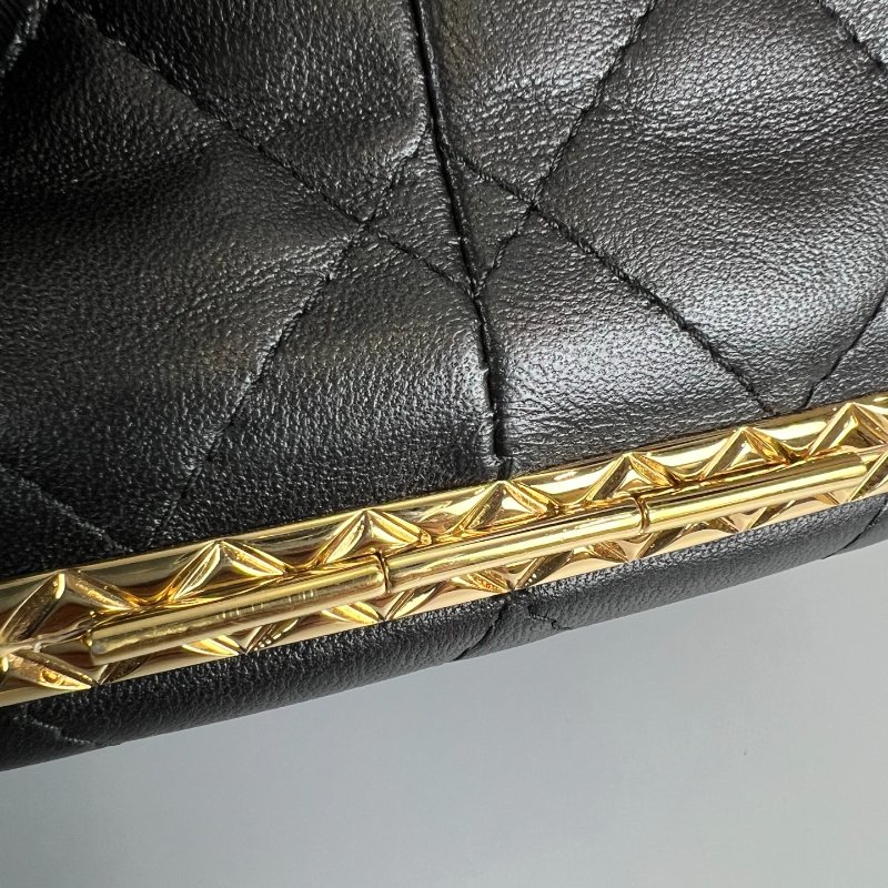 CHANEL 抽繩水桶包 黑金  32開-10