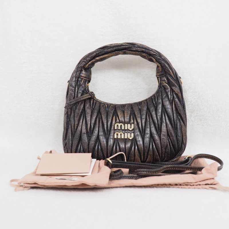 MIU MIU Wander Metalasse hobo bag-16