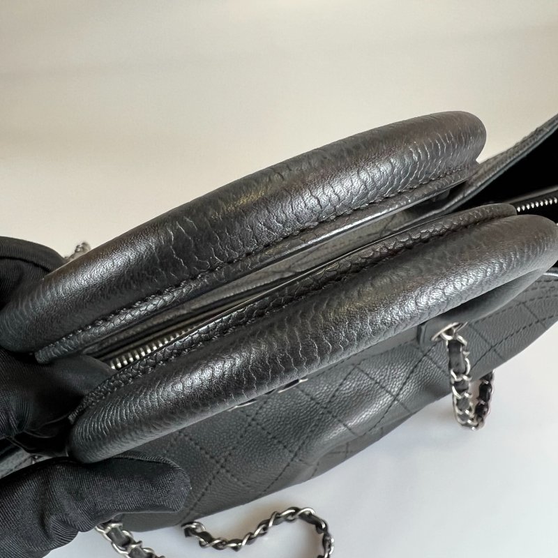 CHANEL 荔枝菱格紋手提包 黑 24開-10