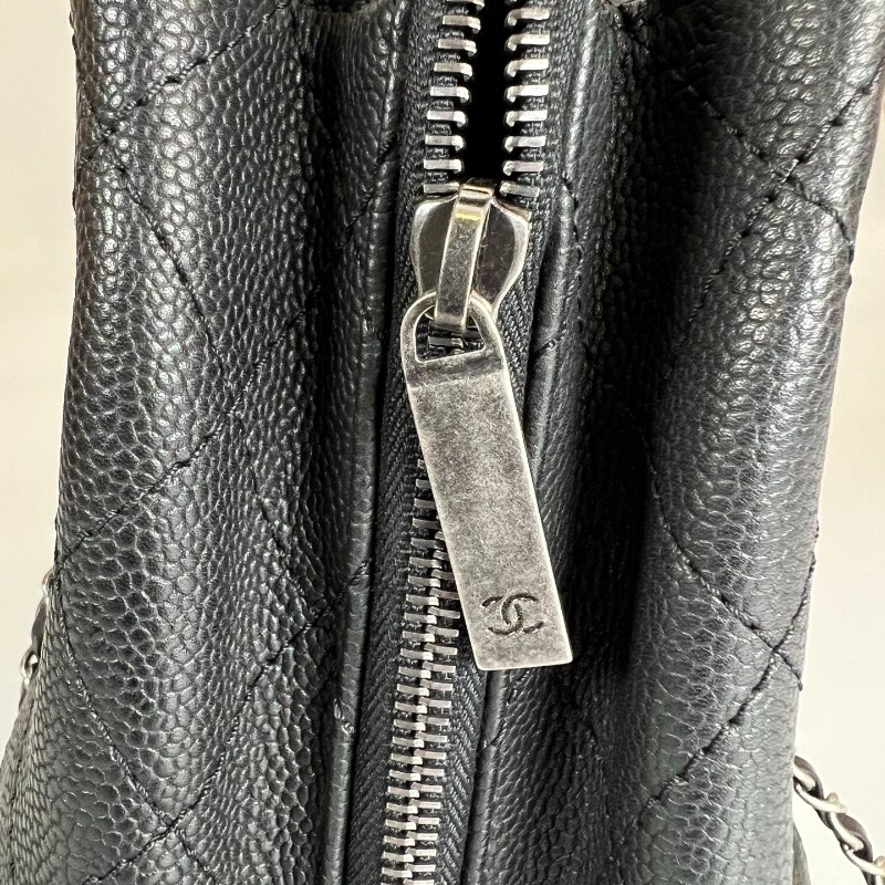 CHANEL 荔枝菱格紋手提包 黑 24開-11