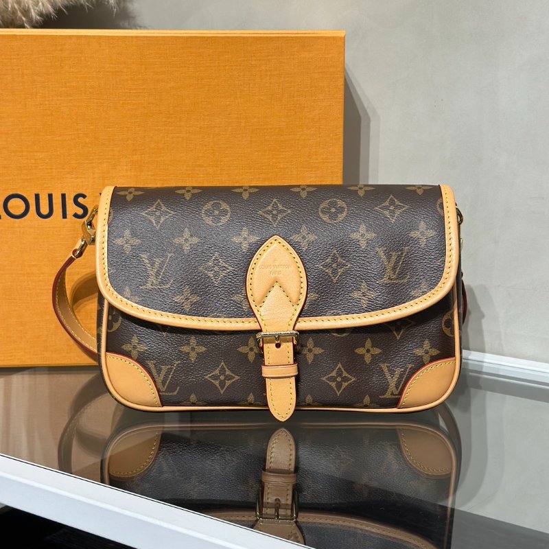 LOUIS VUITTON Diane法棍包 - 紫紅字母背帶-0